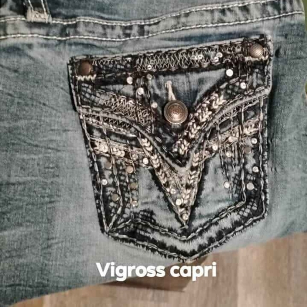 Stylish Blue Denim Jeans with Distressed Pocket - Picture 2 of 4